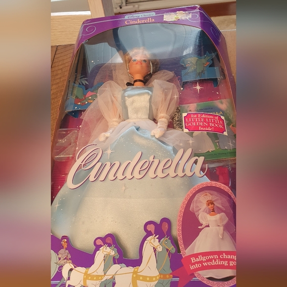 Cinderella as Barbie Boxed - Picture 1 of 2